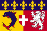 Le drapeau du Rhne-Alpes prsente quatre armoiries : le royaume de France, l'ancienne province du Dauphin, l'ancienne province du Lyonnais et la Savoie symbolise par sa clbre croix.